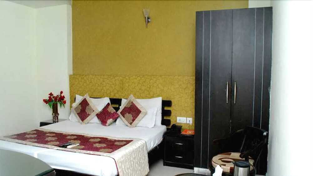 Нью-Дели: Hotel Universe Inn