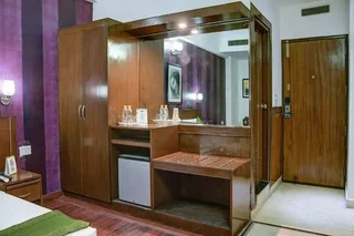 Нойда: Treebo Corporate Suites Sector 62