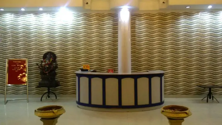 Нойда: Surya Palace