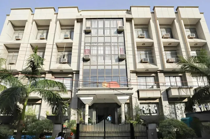 Нойда: Surya Palace