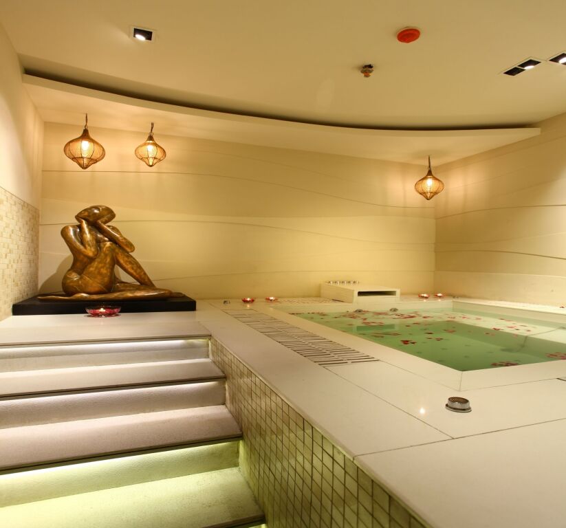 Газиабад: Mahagun Sarovar Portico Suites Ghaziabad