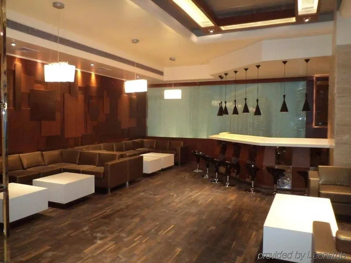 Газиабад: Mahagun Sarovar Portico Suites Ghaziabad
