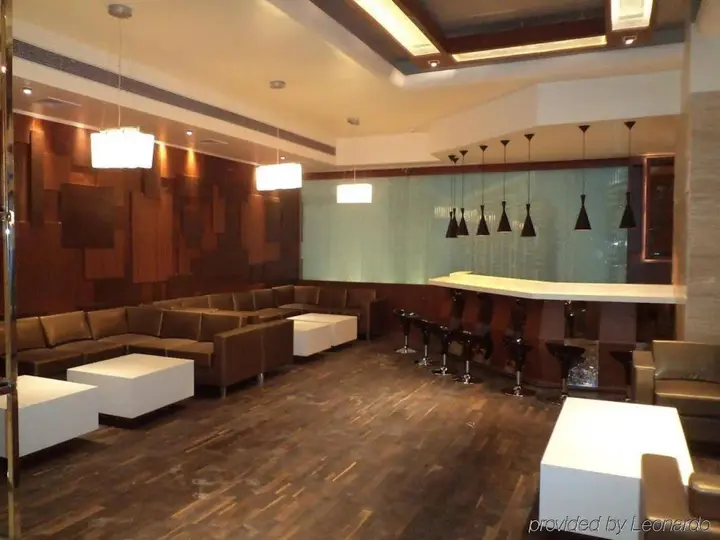 Газиабад: Mahagun Sarovar Portico Suites Ghaziabad