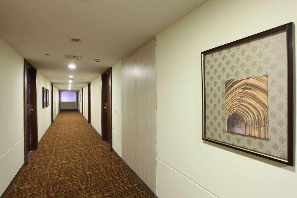 Газиабад: Mahagun Sarovar Portico Suites Ghaziabad