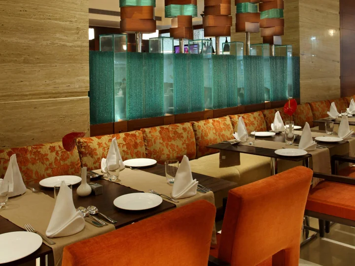 Газиабад: Mahagun Sarovar Portico Suites Ghaziabad