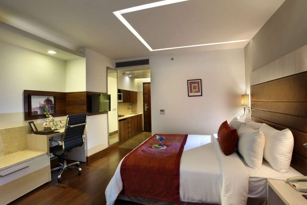Газиабад: Mahagun Sarovar Portico Suites Ghaziabad