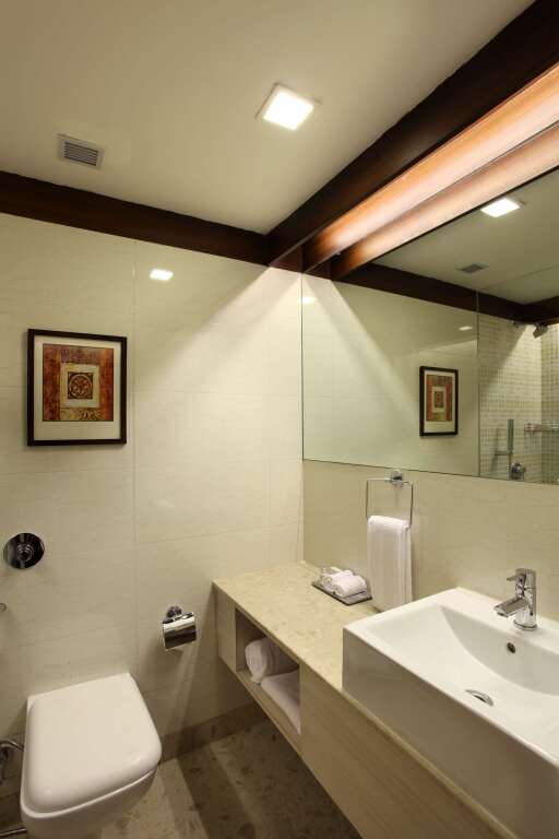Газиабад: Mahagun Sarovar Portico Suites Ghaziabad