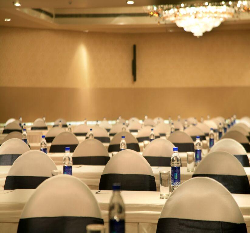 Газиабад: Mahagun Sarovar Portico Suites Ghaziabad