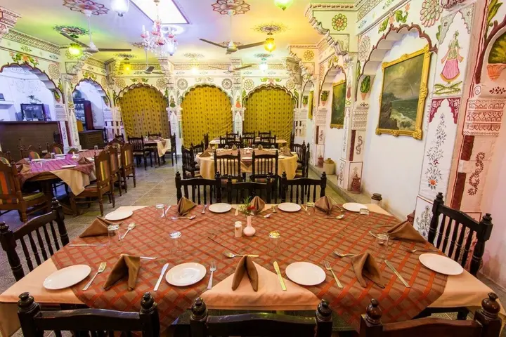 Луни: Hotel Jhalamand Garh