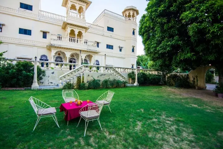 Луни: Hotel Jhalamand Garh