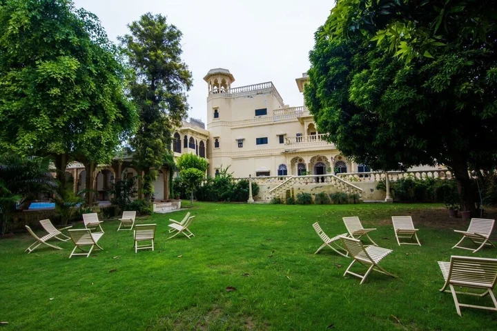 Луни: Hotel Jhalamand Garh
