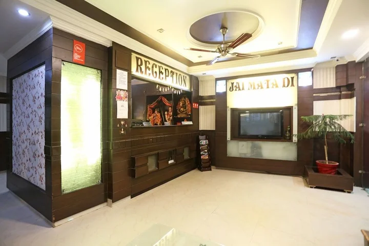 Катра: Hotel Bhargav