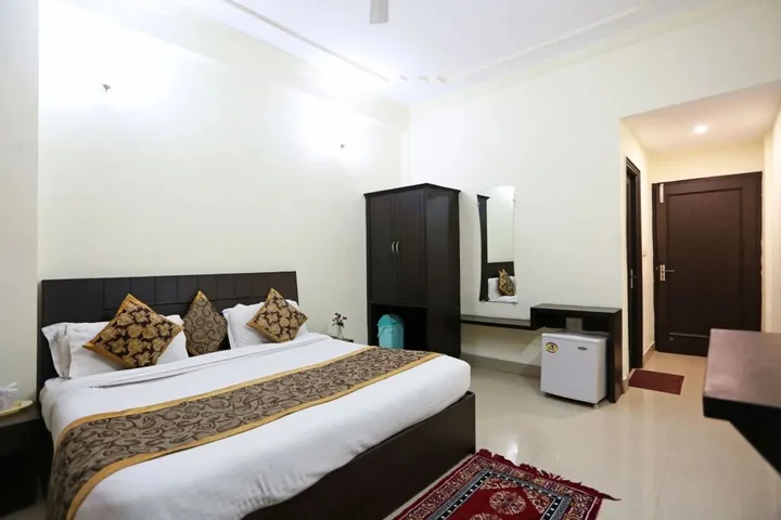 Катра: Hotel Bhargav