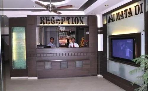 Катра: Hotel Bhargav