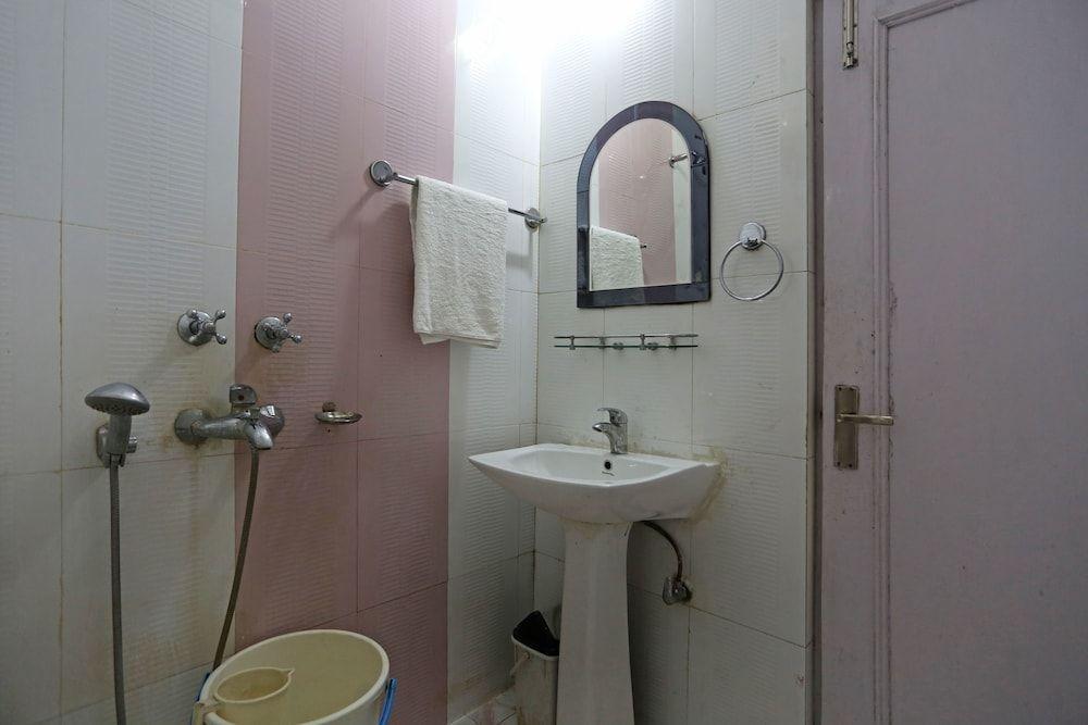 Катра: Hotel Bhargav