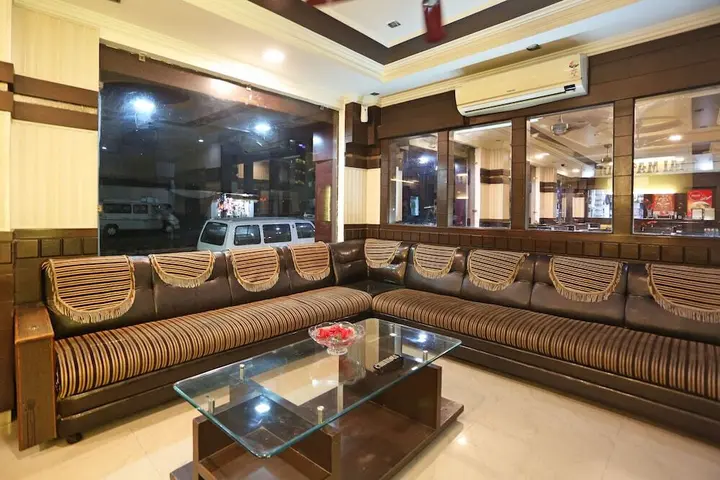 Катра: Hotel Bhargav