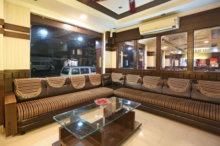 Катра: Hotel Bhargav