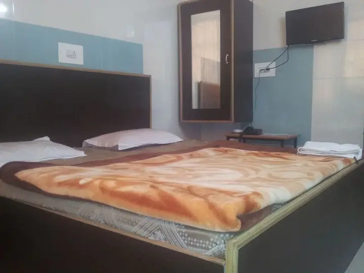 Катра: Hotel Ajay