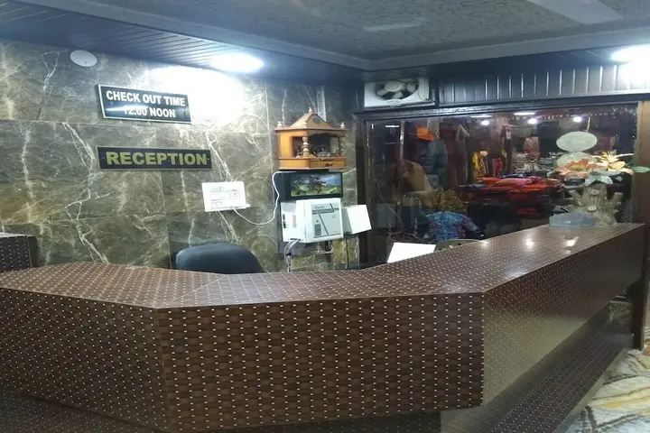 Катра: Hotel Ajay
