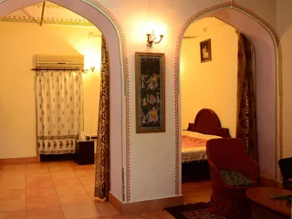 Алвар: Hotel Burja Haveli