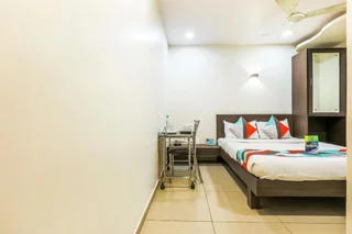 Мумбаи: FabHotel Adore Inn