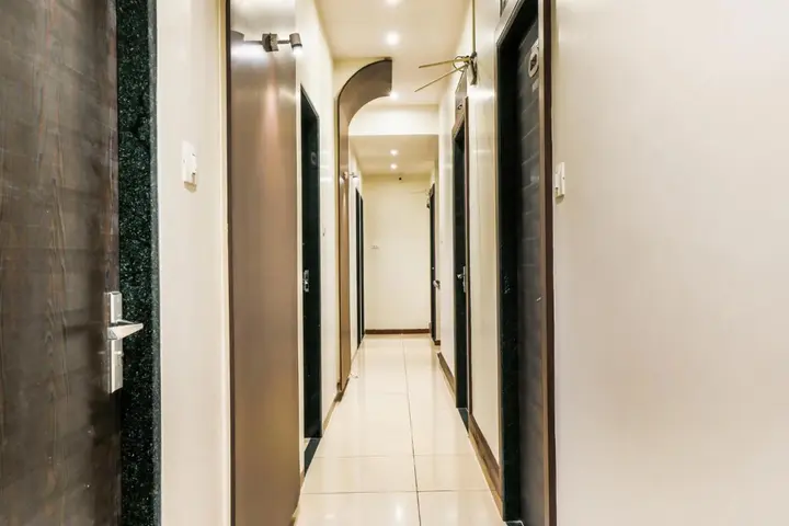 Мумбаи: FabHotel Adore Inn
