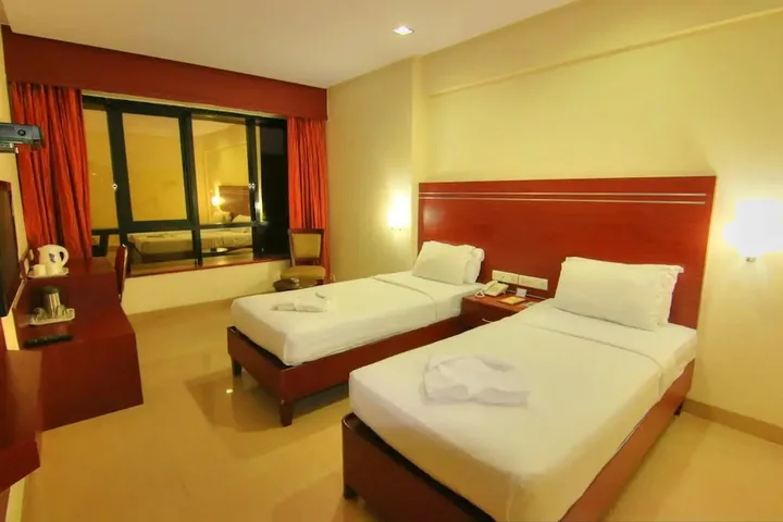 Мумбаи: The Caliph Hotel & Executive Suites