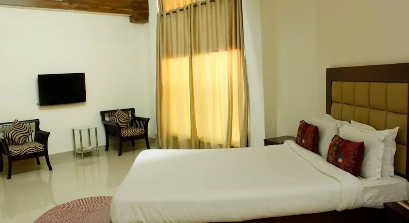 Мумбаи: Laurent & Benon Luxury Service Apartment - Khar (West)