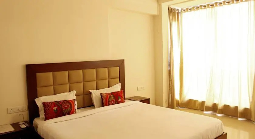 Мумбаи: Laurent & Benon Luxury Service Apartment - Khar (West)
