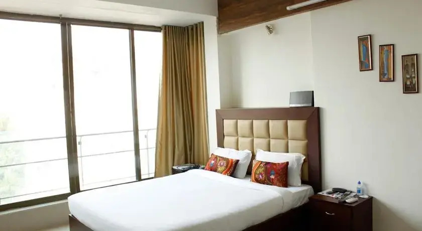 Laurent & Benon Luxury Service Apartment - Khar (West) — фото 2