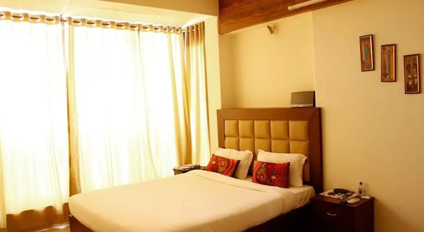 Laurent & Benon Luxury Service Apartment - Khar (West) — фото 4