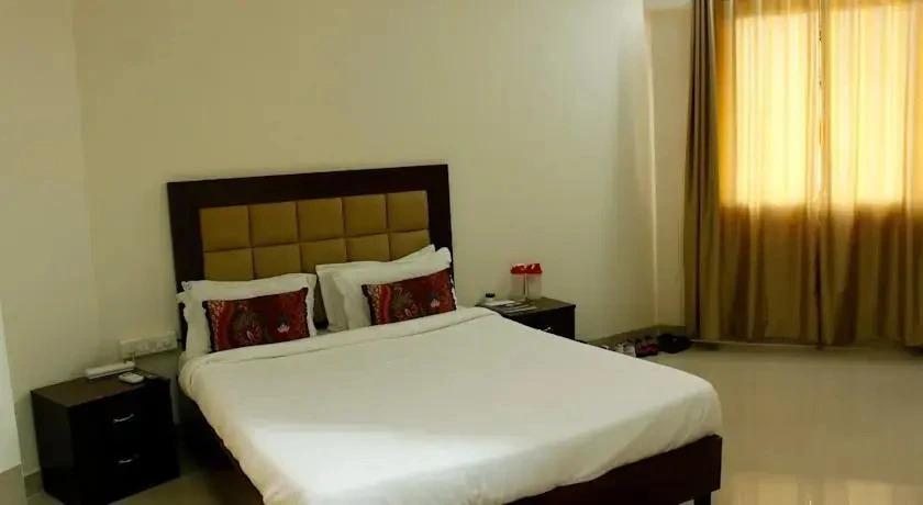 Мумбаи: Laurent & Benon Luxury Service Apartment - Khar (West)