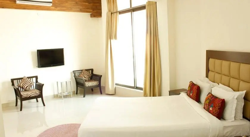 Laurent & Benon Luxury Service Apartment - Khar (West) — фото 5