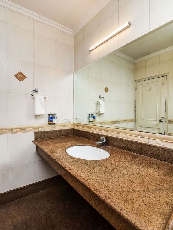 SilverKey Executive Stays 20036 Akash Neem Marg — фото 5