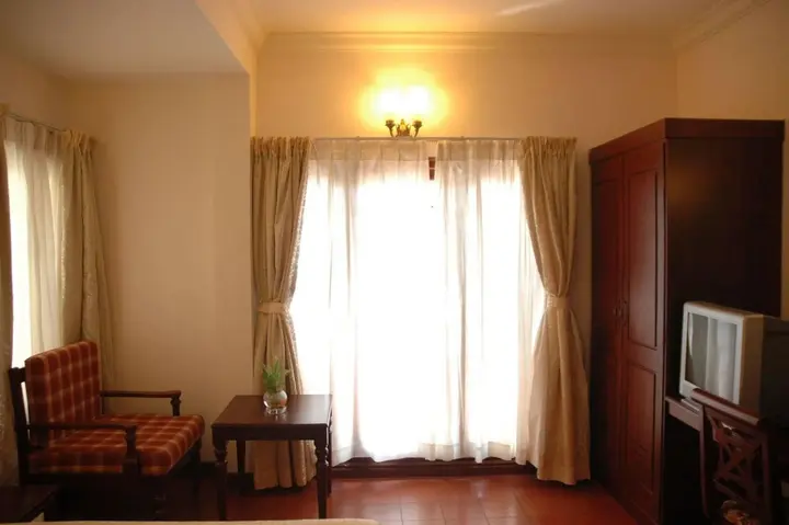 Коччи: Hotel Arches