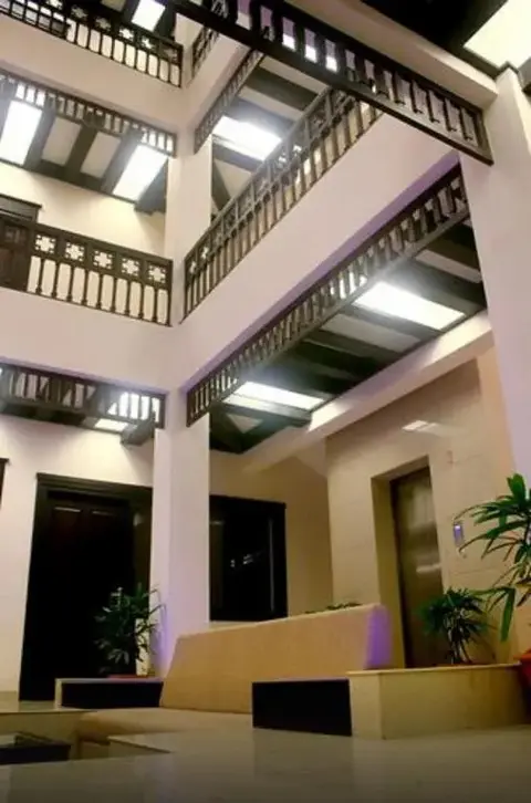 Коччи: Fort Abode