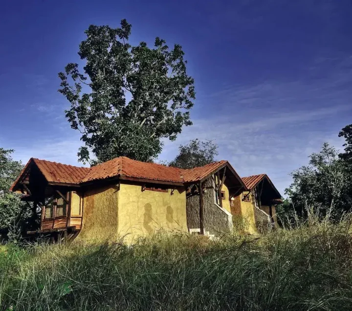 Баихар: Pugdundee Safaris - Kanha Earth Lodge