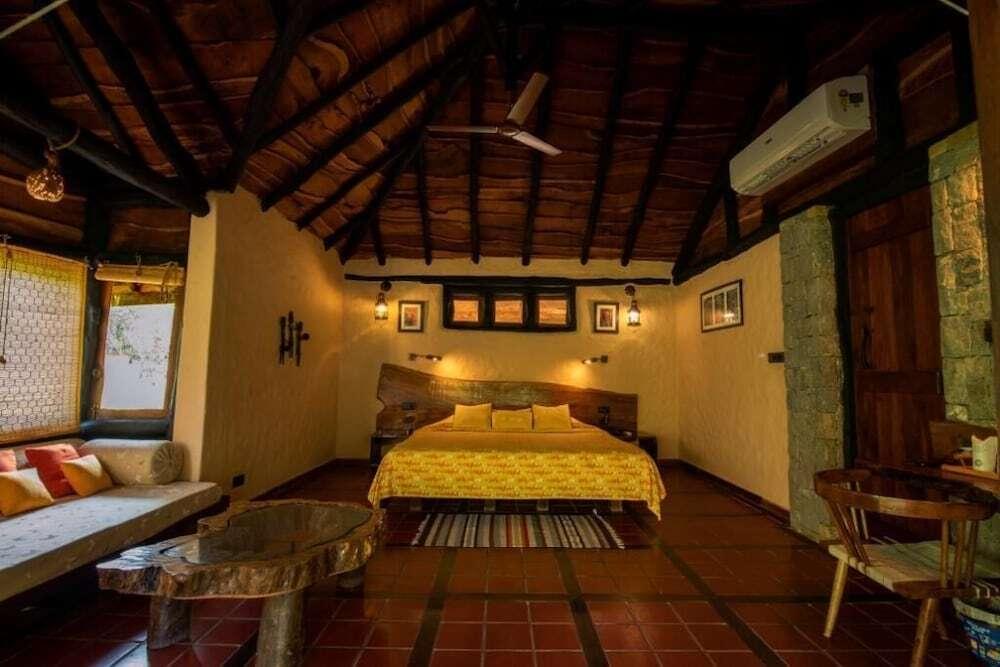Баихар: Pugdundee Safaris - Kanha Earth Lodge