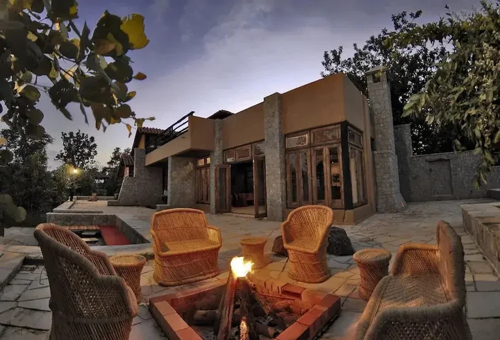 Баихар: Pugdundee Safaris - Kanha Earth Lodge