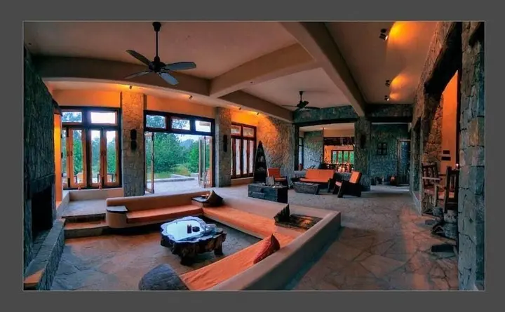 Баихар: Pugdundee Safaris - Kanha Earth Lodge
