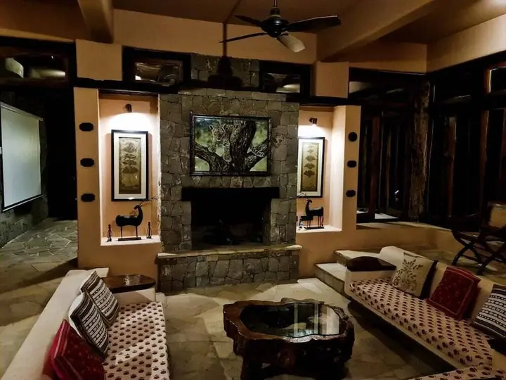 Баихар: Pugdundee Safaris - Kanha Earth Lodge