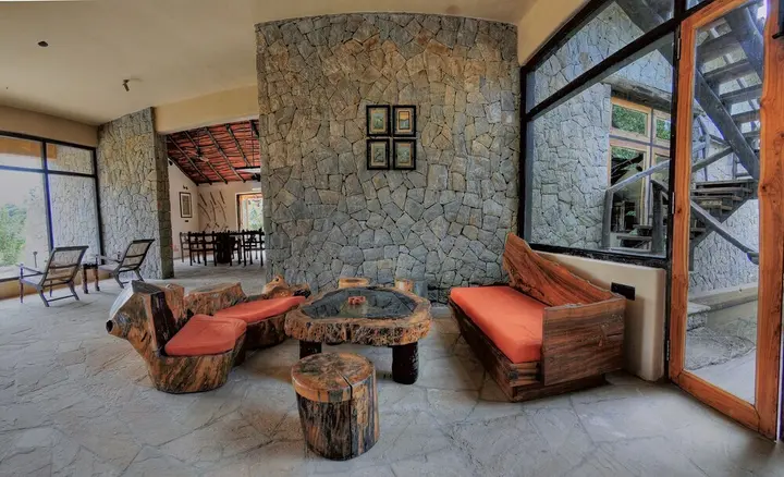 Баихар: Pugdundee Safaris - Kanha Earth Lodge