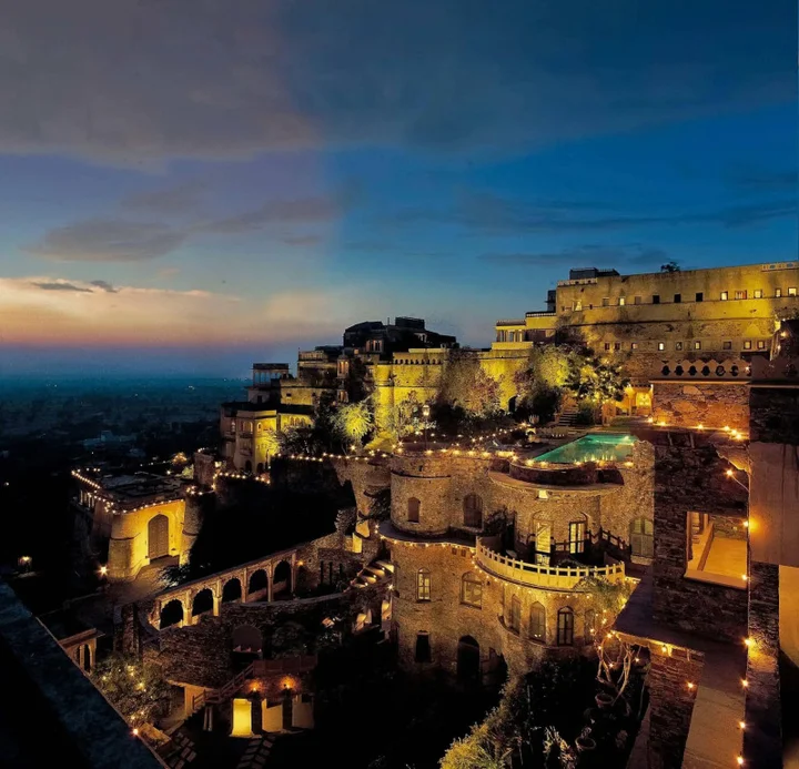 Шахджаханпур: Neemrana Fort-Palace