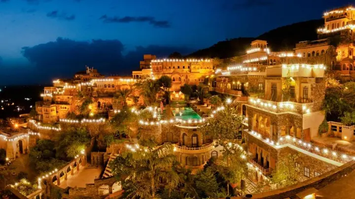 Шахджаханпур: Neemrana Fort-Palace