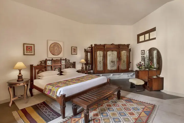 Шахджаханпур: Neemrana Fort-Palace