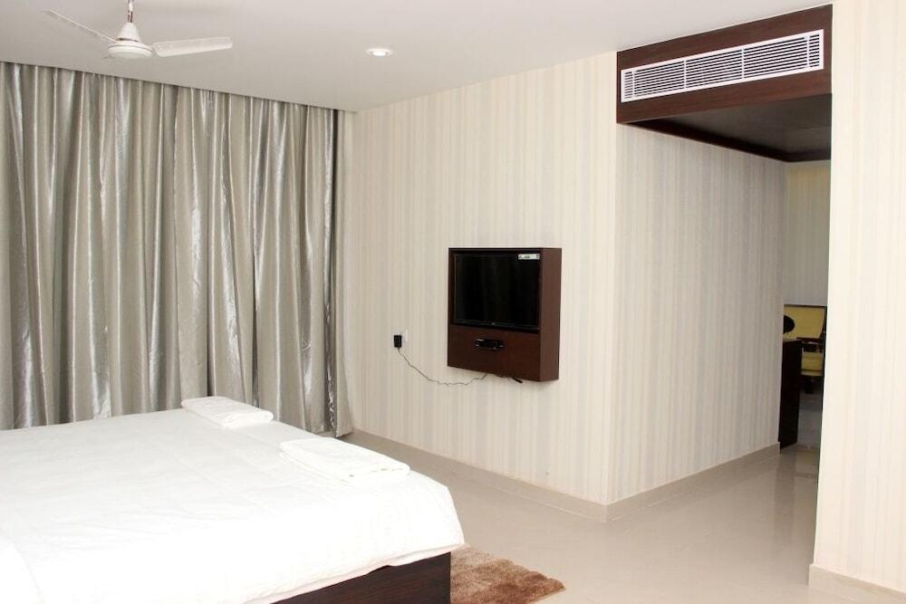 Понмуди: Saaral Resorts
