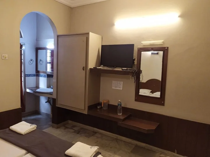 Eraniel: New Cape Hotel