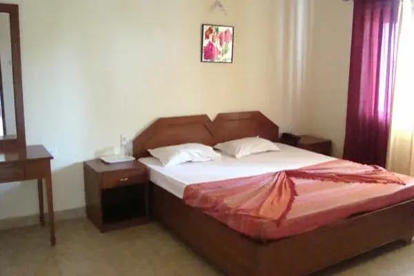 Бага: Santiago Residency