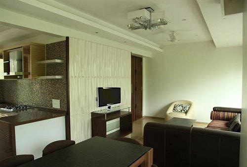 Laurent & Benon Suites - Santacruz East — фото 1