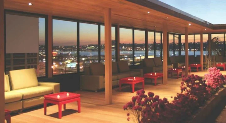 Мумбаи: Laurent & Benon Suites - Santacruz East